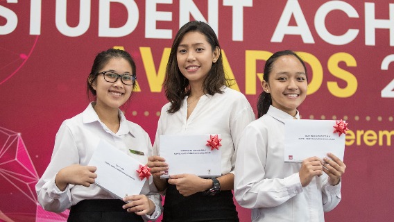 Image 30: banner-scholarships-thumbnail